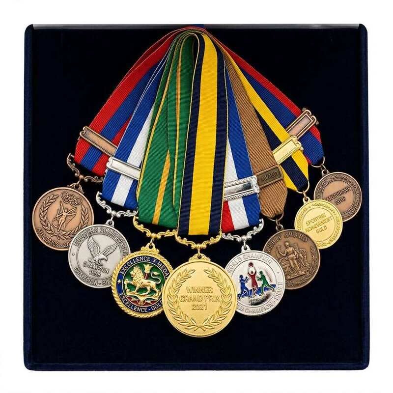 A Collectible Medal Set (10 oz)